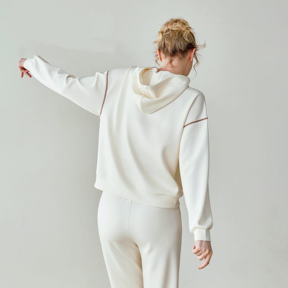 Zip-up hoodie and straight-leg pants tracksuit for gym